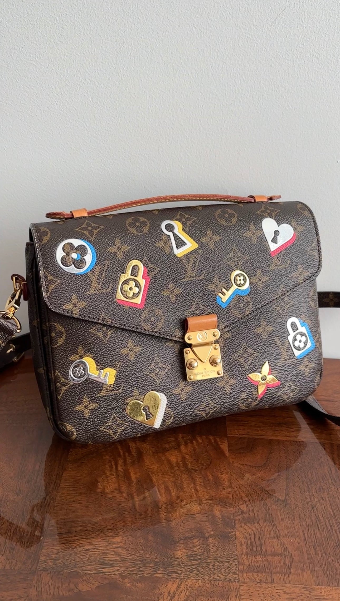 Louis Vuitton Limited Edition Pochette Metis Love Lock