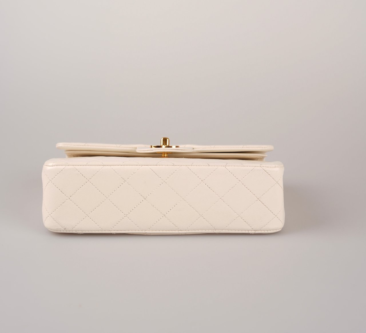 Chanel Medium Vintage White Classic Double Flap Bag in Lambskin with gold hardware
