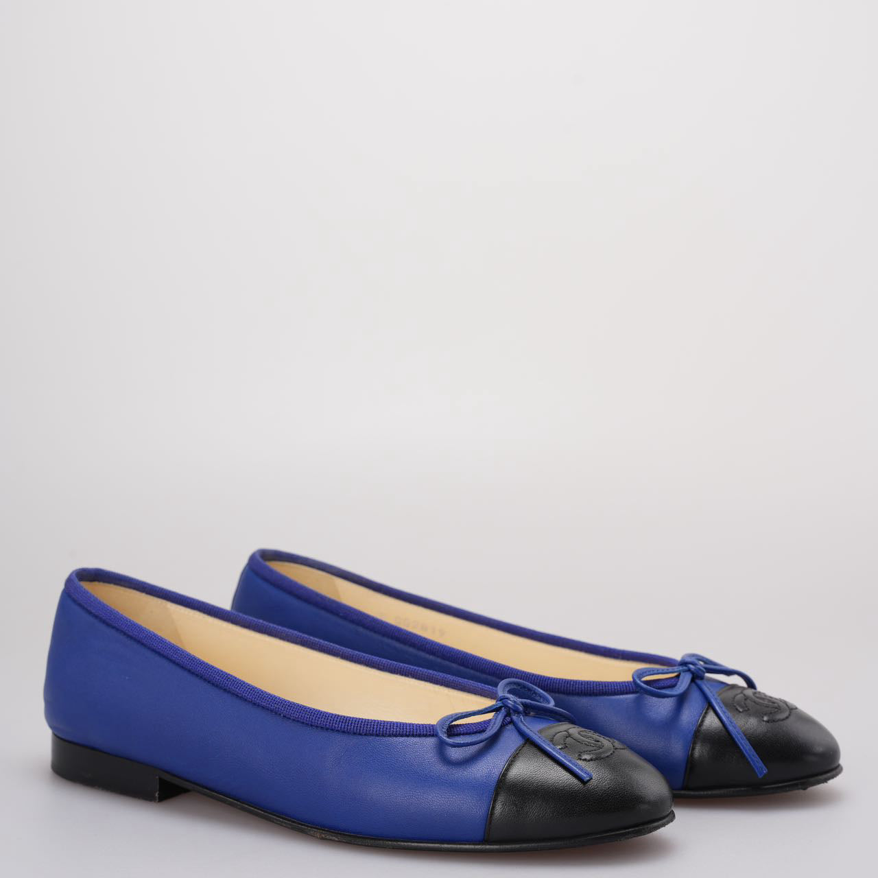 Chanel Ballet Flats in Blue/Black Size 36