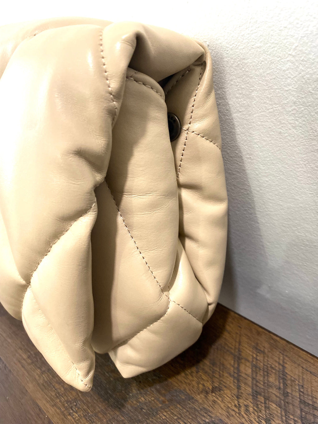 BALENCIAGA NAPPA CALFSKIN QUILTED TOUCH B PUFFY CLUTCH