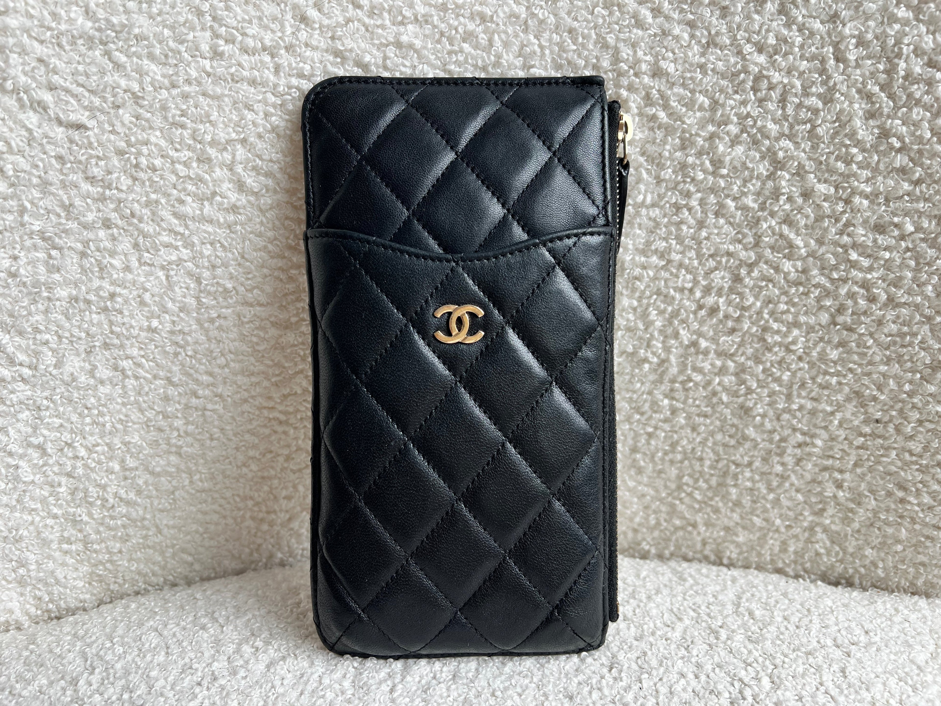 Chanel Classic Phone Case Pouch in Black Quilted calfskin