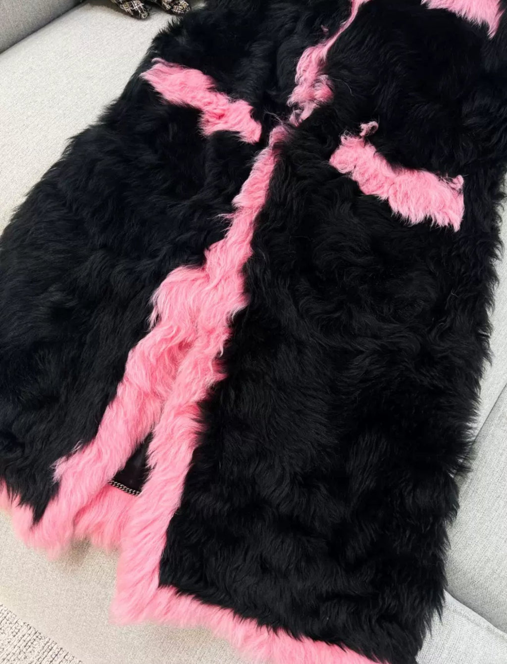 Chanel 21k black & pink fur vest size 38