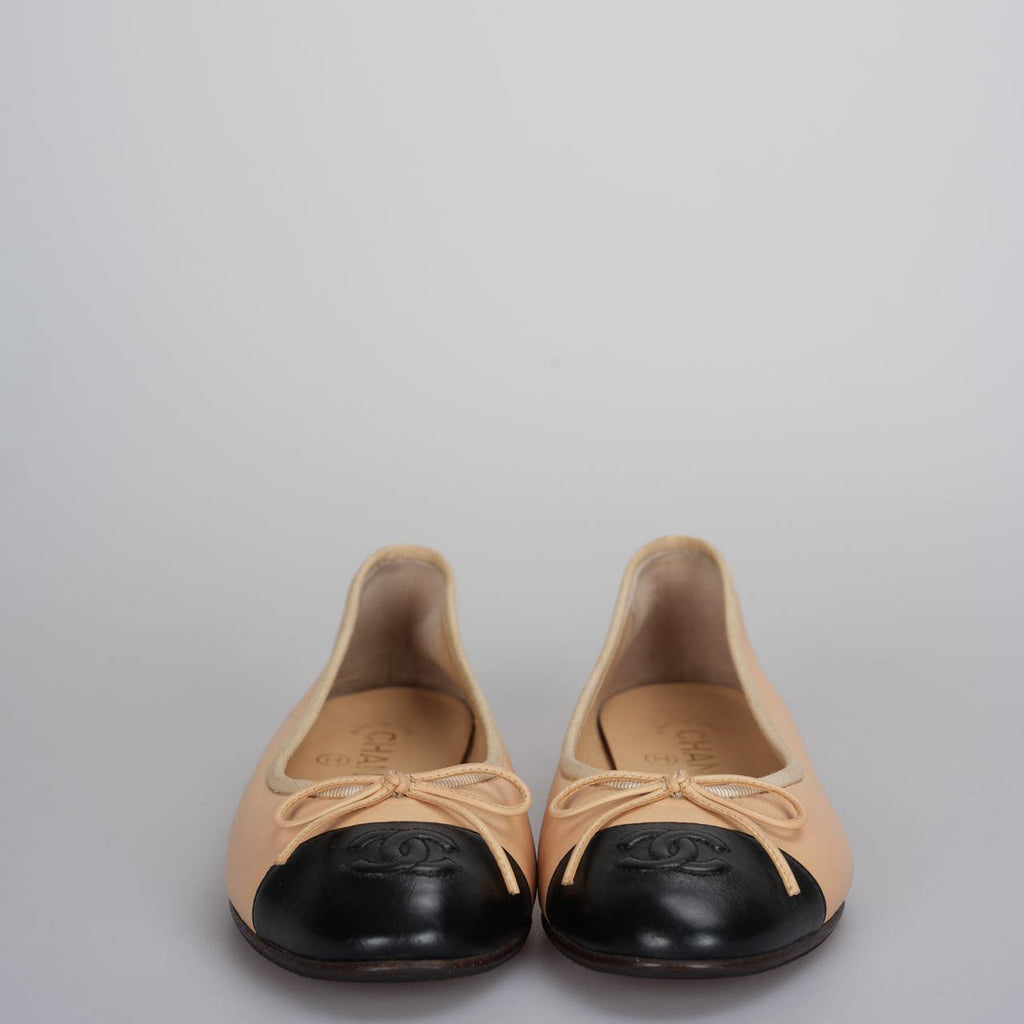 Chanel Beige/Black Leather CC Bow Cap Toe Ballet Flats Size 35 .5