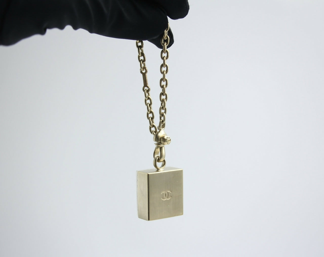 Chanel Vintage 06C Enamel + Metal + Resin White Camellia Handbag Charm Keychain