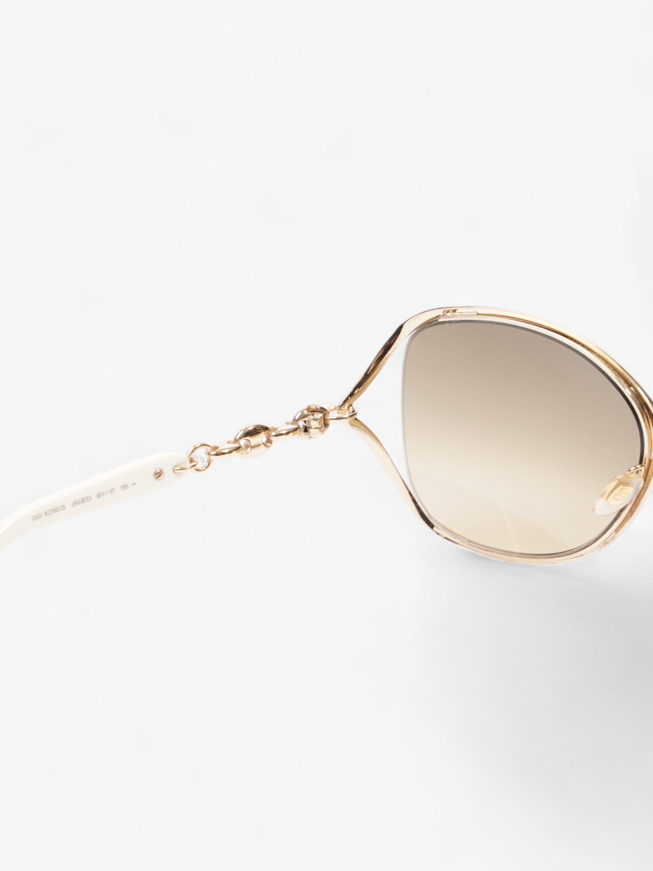 Gucci Oversized Sunglasses Gold / White Base Metal