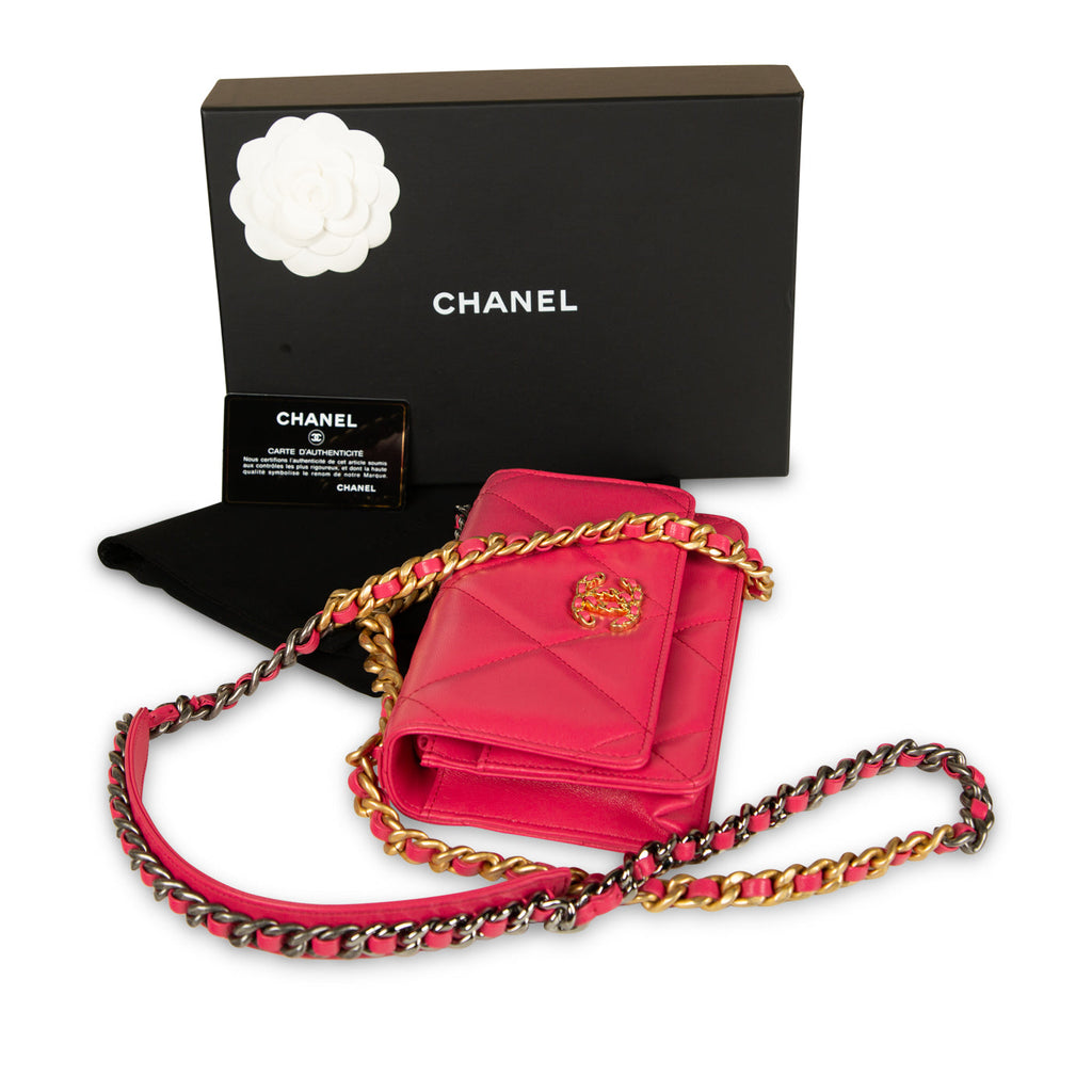 Chanel Chanel 19 WOC