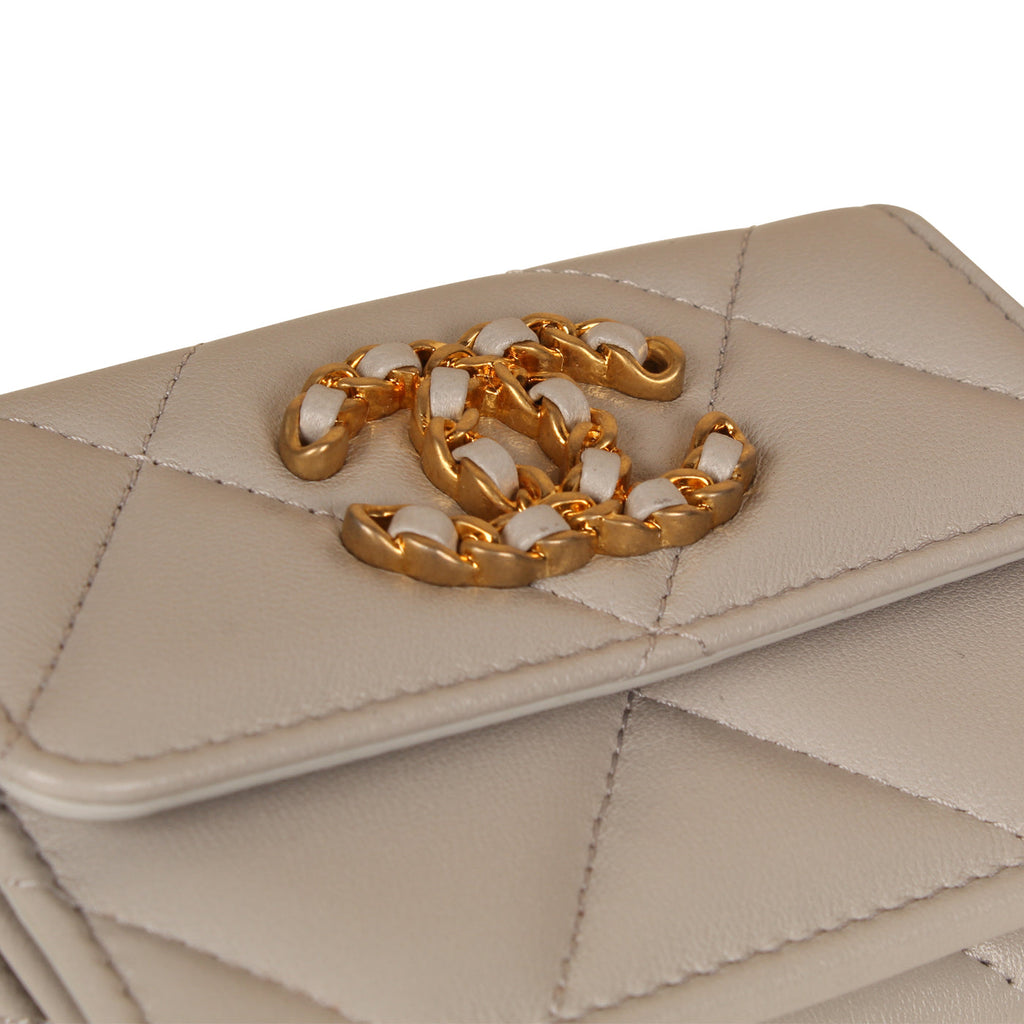 Chanel Chanel 19 Flap Purse