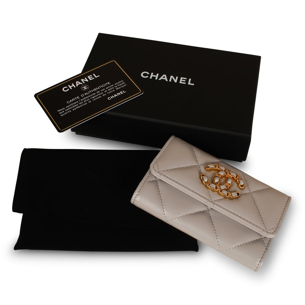 Chanel Chanel 19 Flap holder