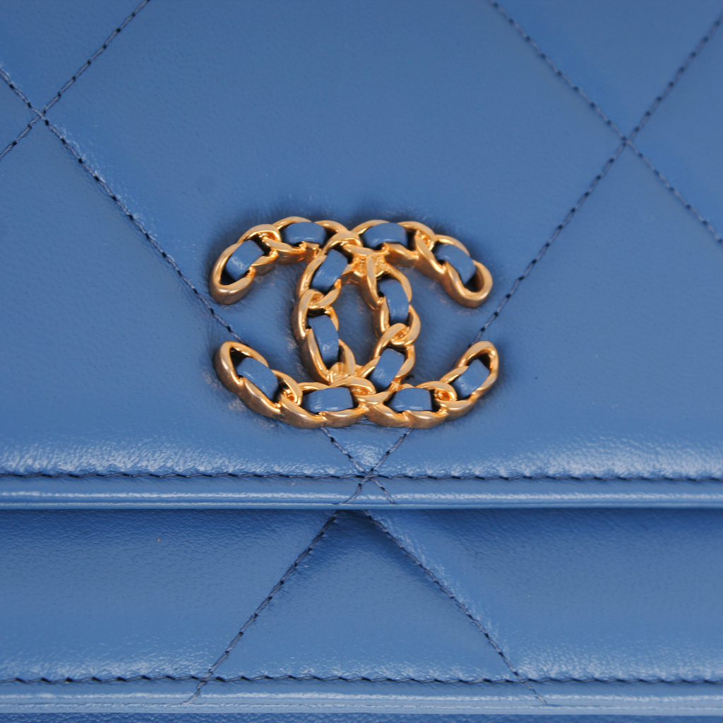 Chanel Chanel 19 WOC