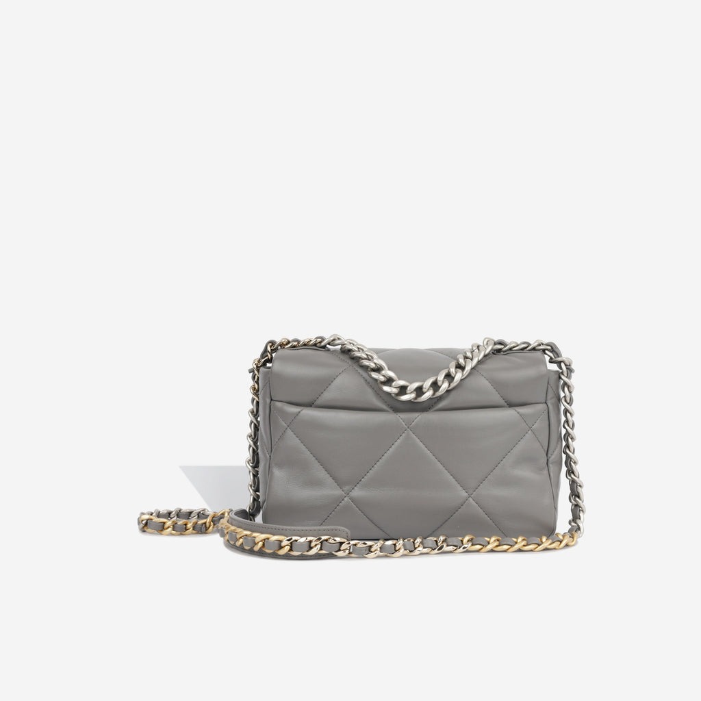 Chanel Chanel 19 - Small