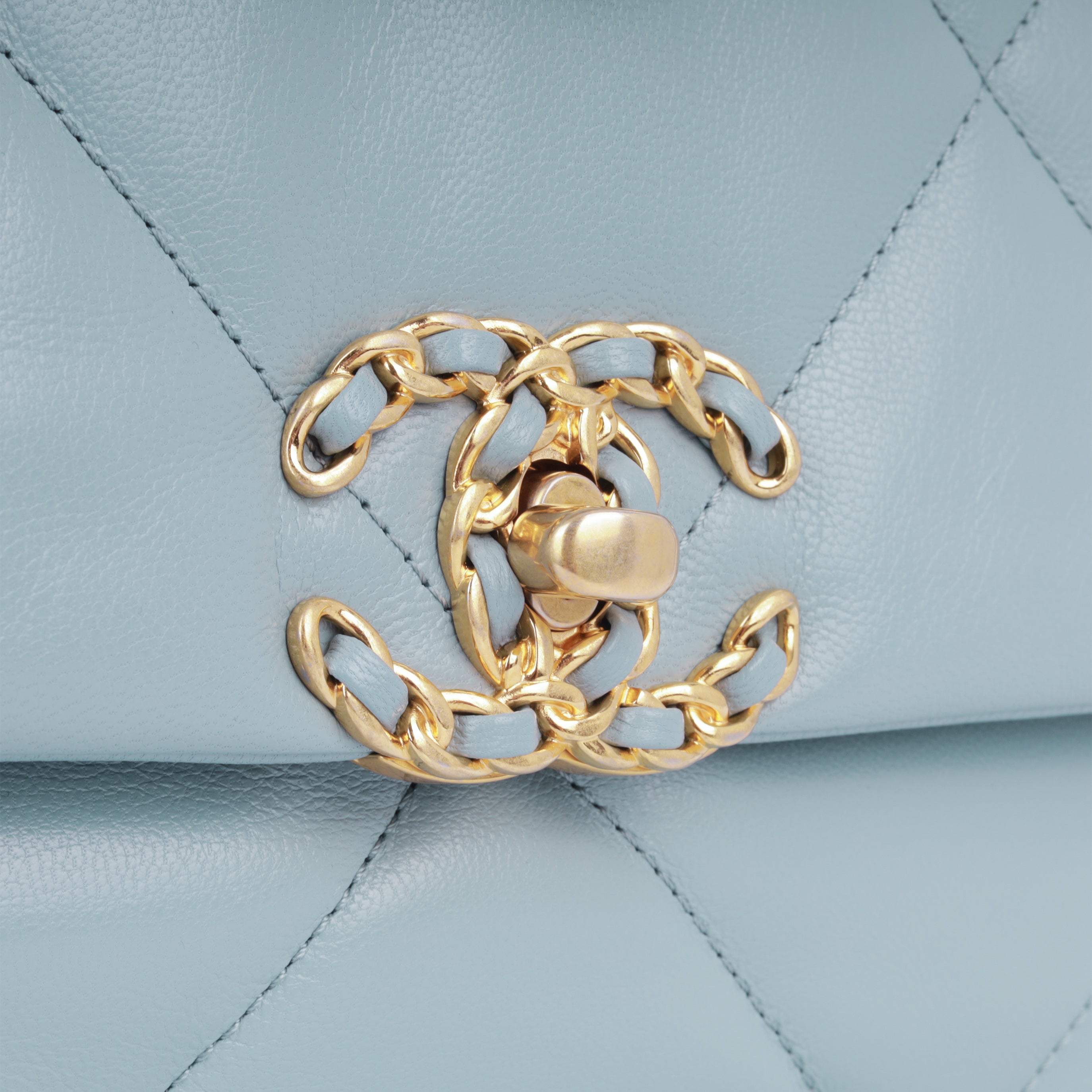 Chanel Chanel 19 - Small