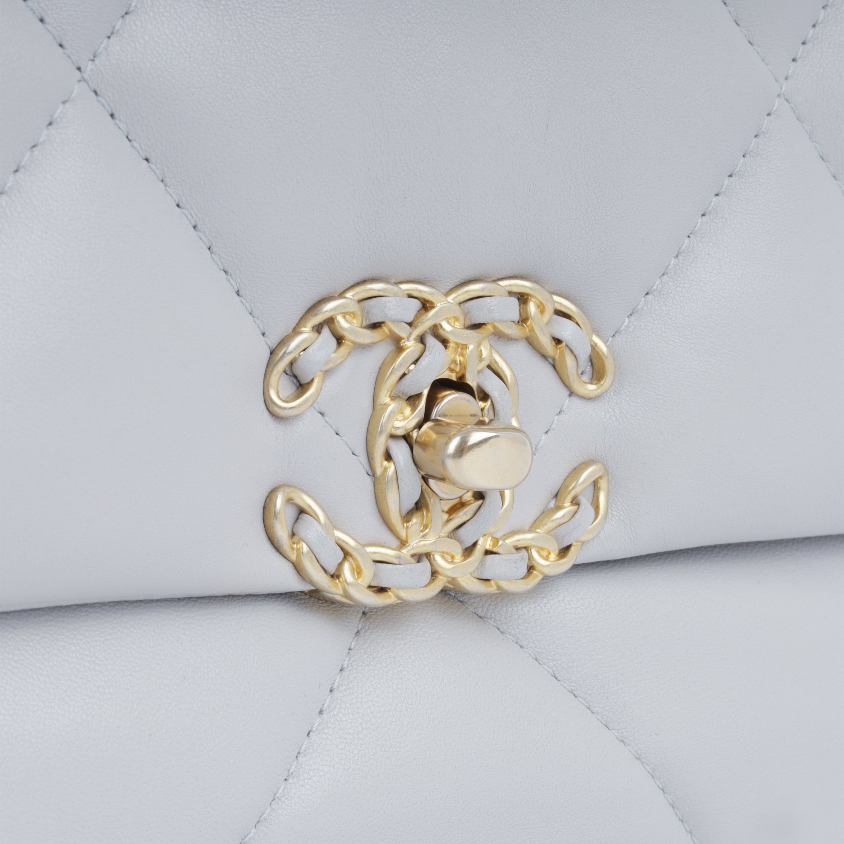 Chanel Chanel 19 - Small