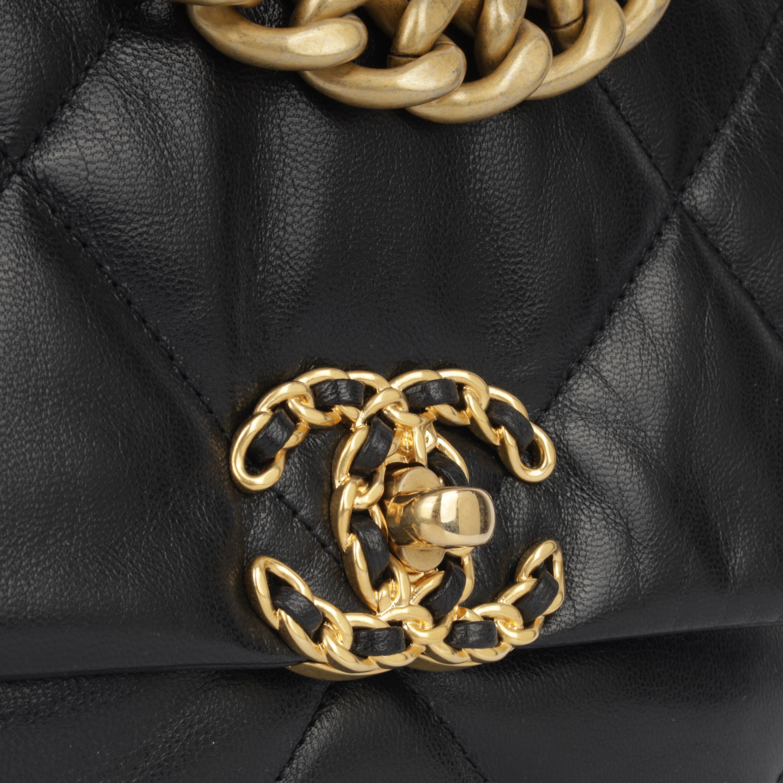 Chanel Chanel 19 - Small