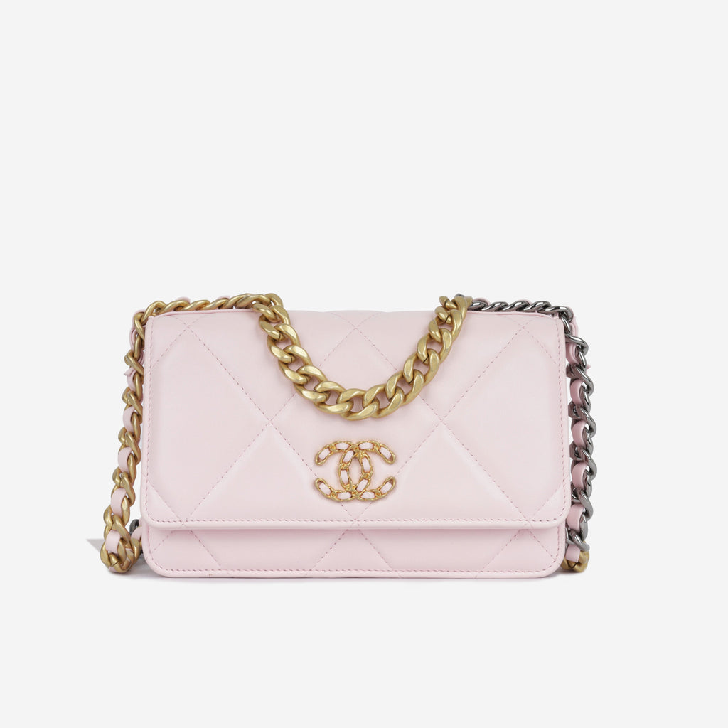Chanel Chanel 19 WOC