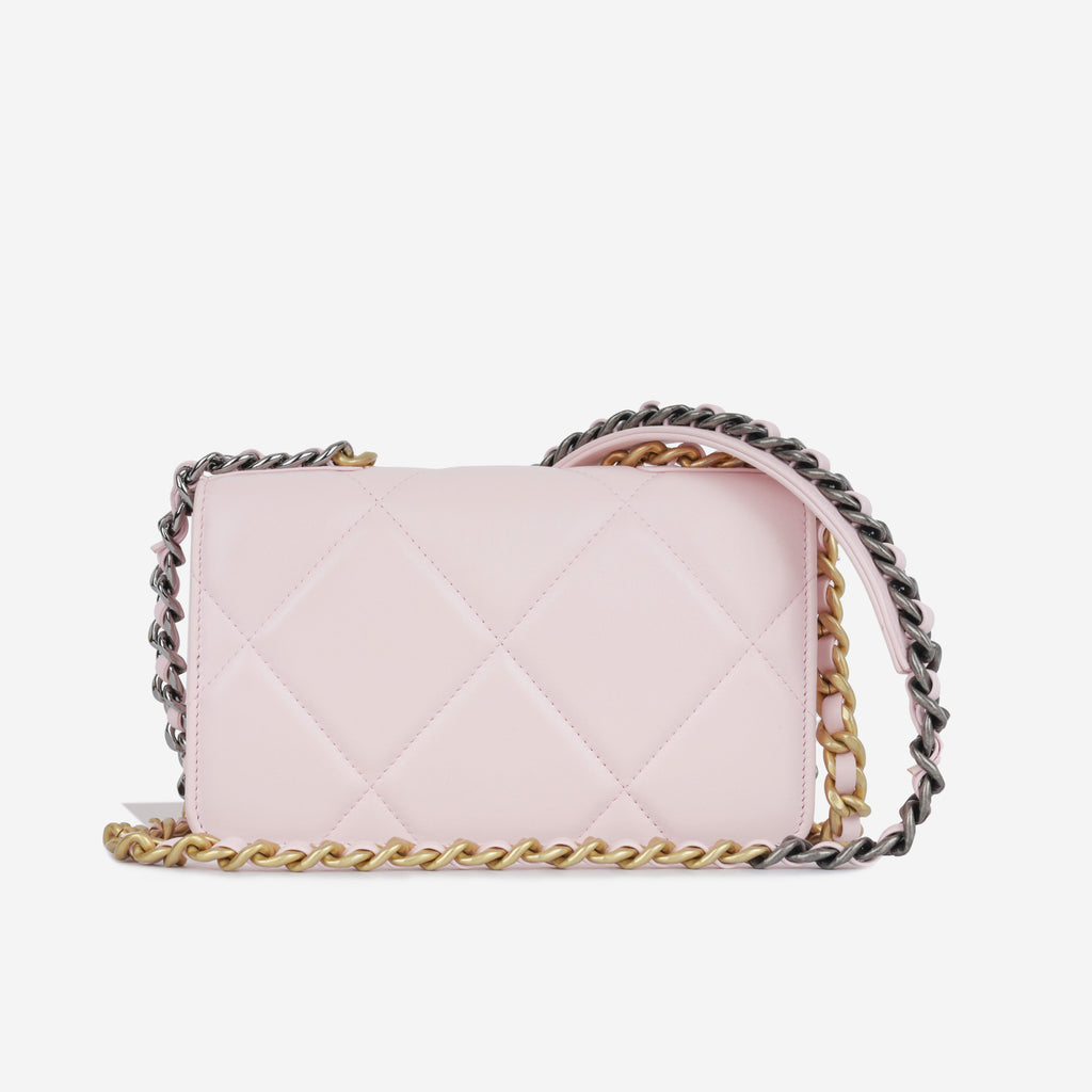 Chanel Chanel 19 WOC