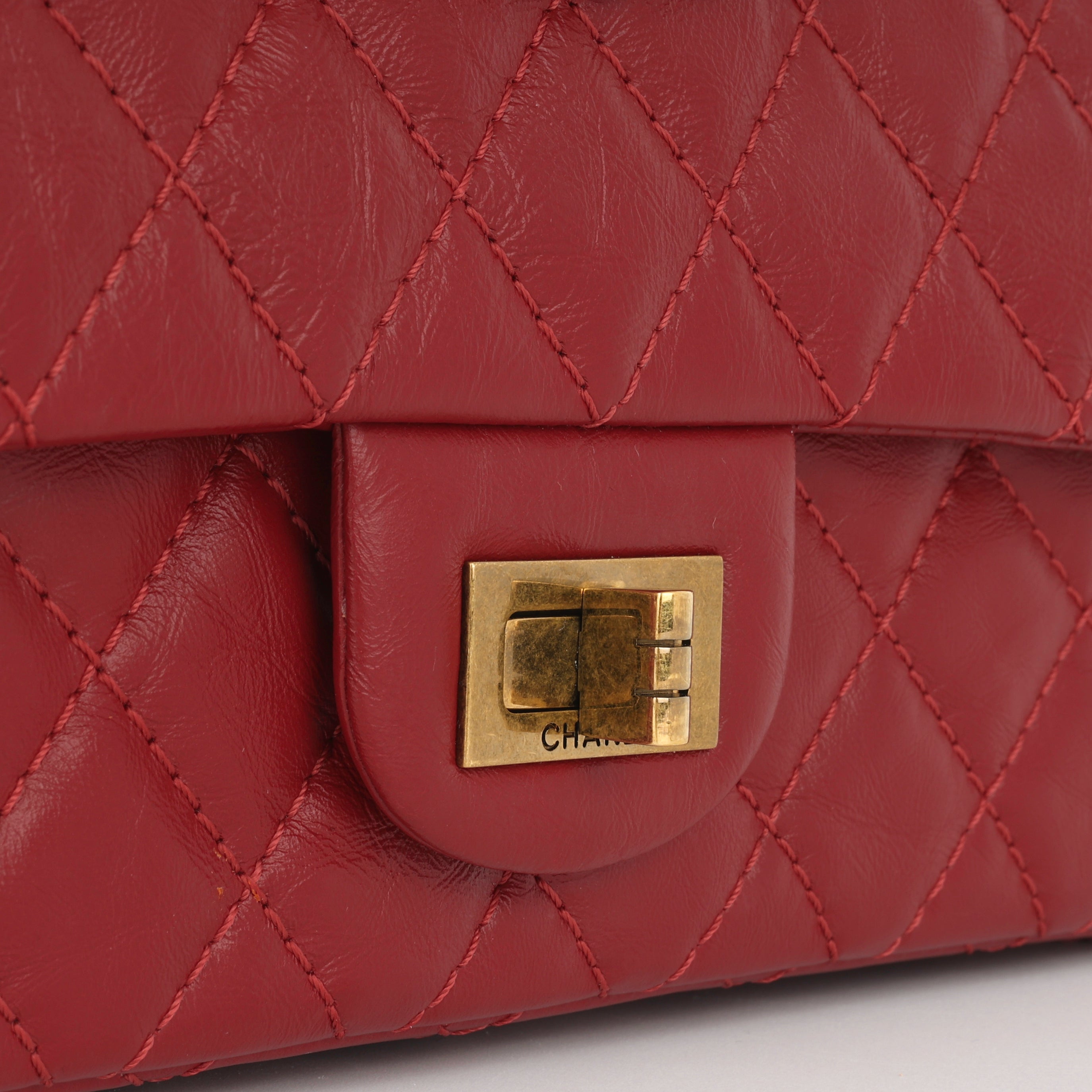 Chanel 2.55 Reissue - 225