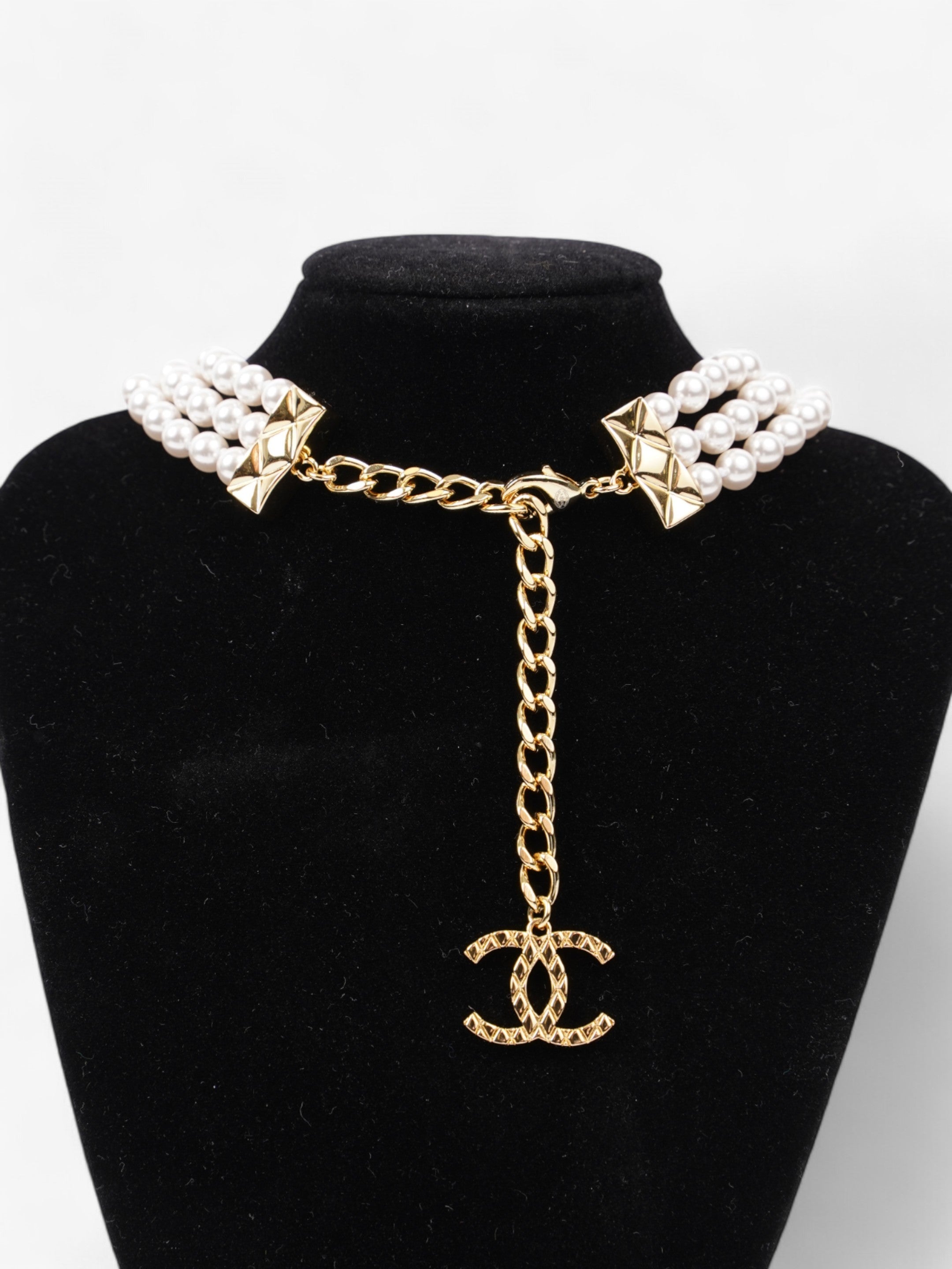 Chanel CC Pearl Chocker Pearl / Gold Faux Pearl
