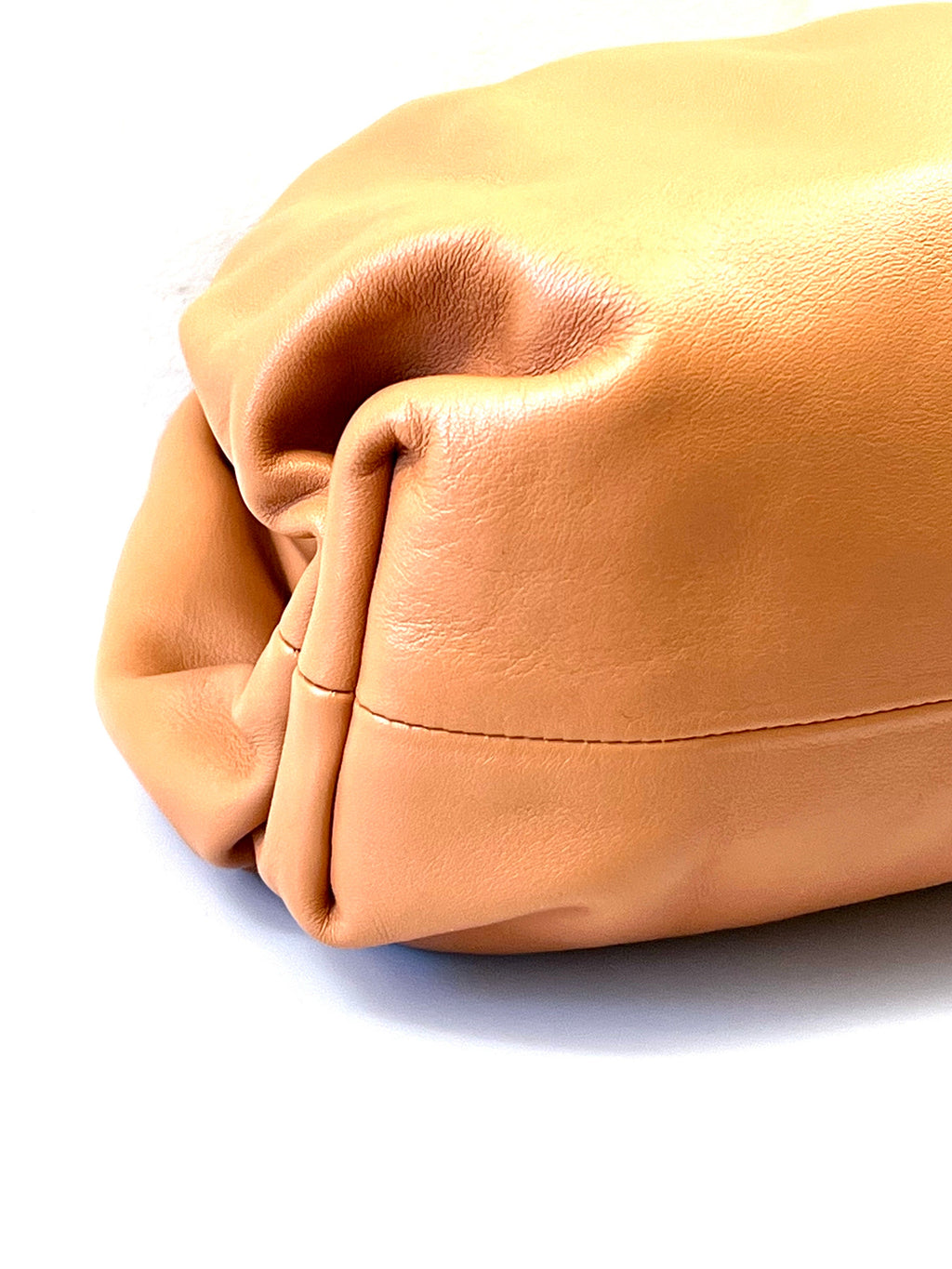 BOTTEGA VENETA SMOOTH CALFSKIN LEATHER POUCH CLUTCH BAG