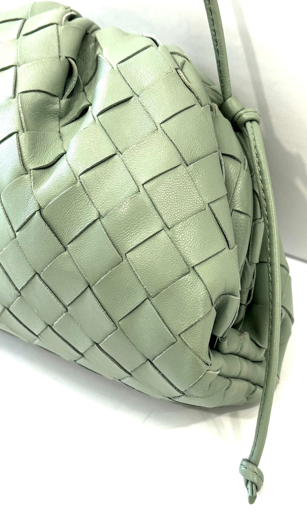 BOTTEGA VENETA SMALL LAMBSKIN LEATHER CLUTCH SHOULDER BAG