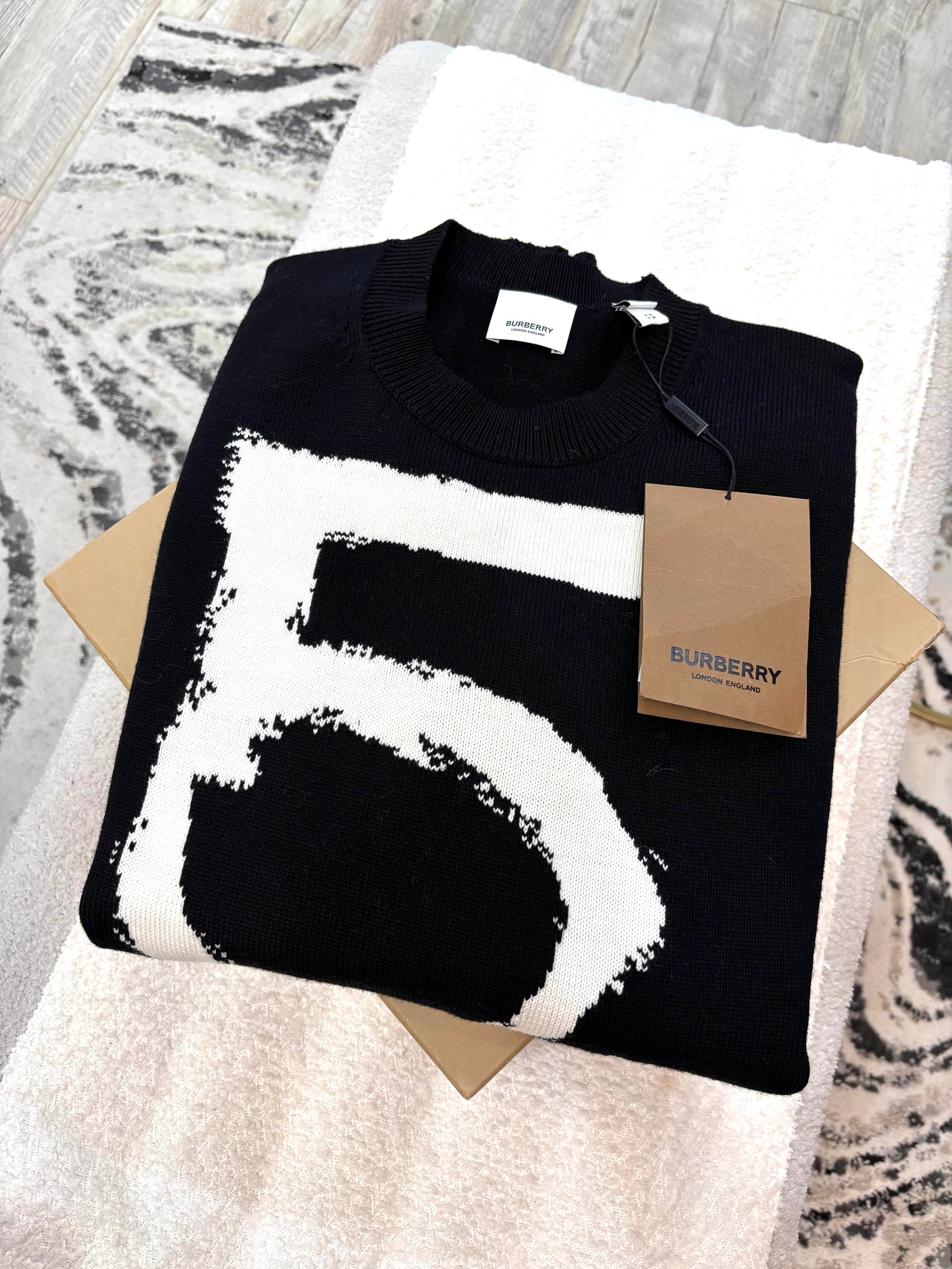 BURBERRY UNISEX LOVE WOOL SWEATER