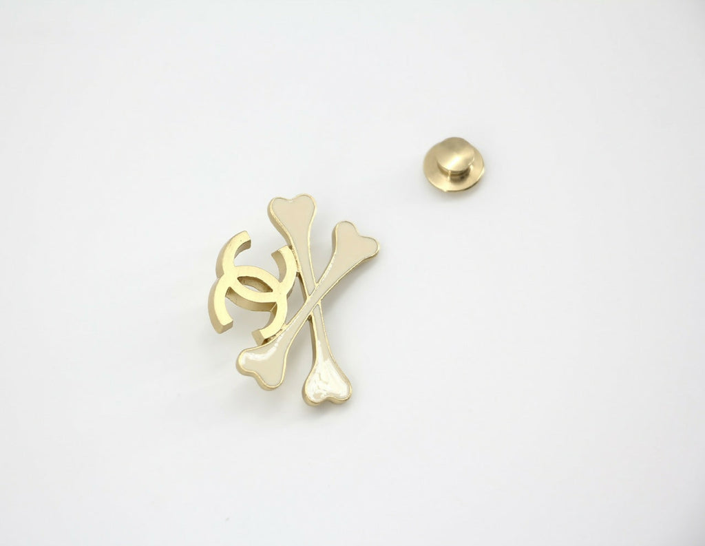 Chanel Vintage 03P Enamel White Skull Brooch