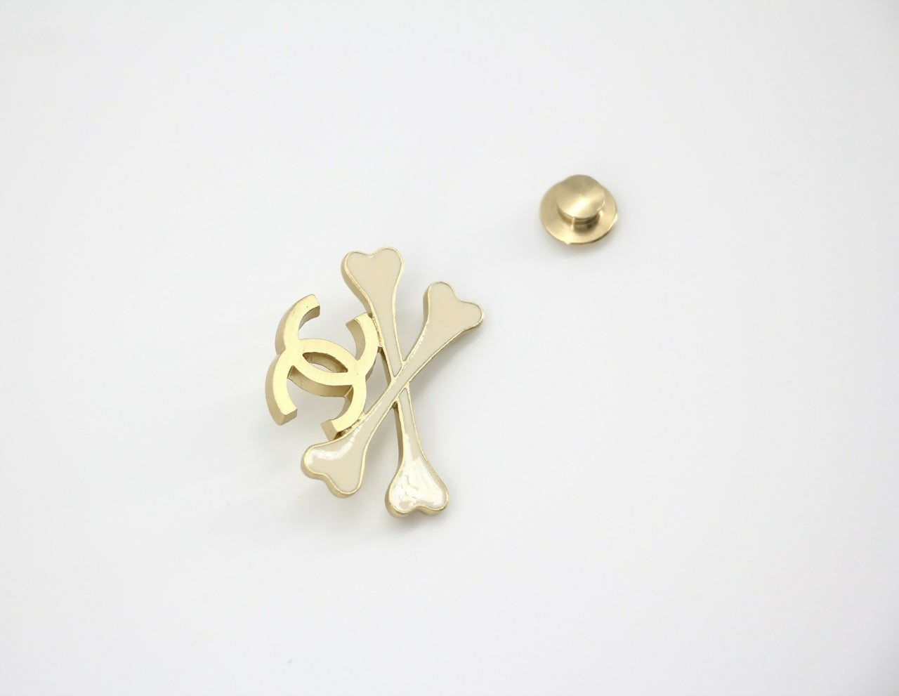 Chanel Vintage 03P Enamel White Skull Brooch