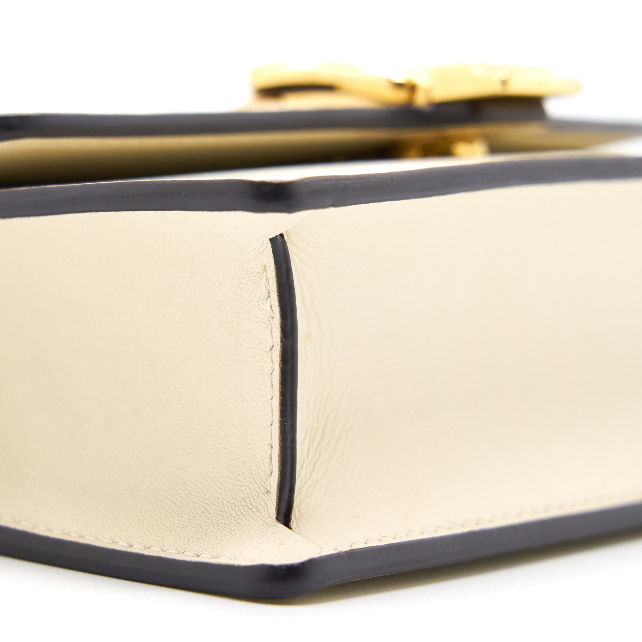 Gucci Sylvie Super mini Bag white with
