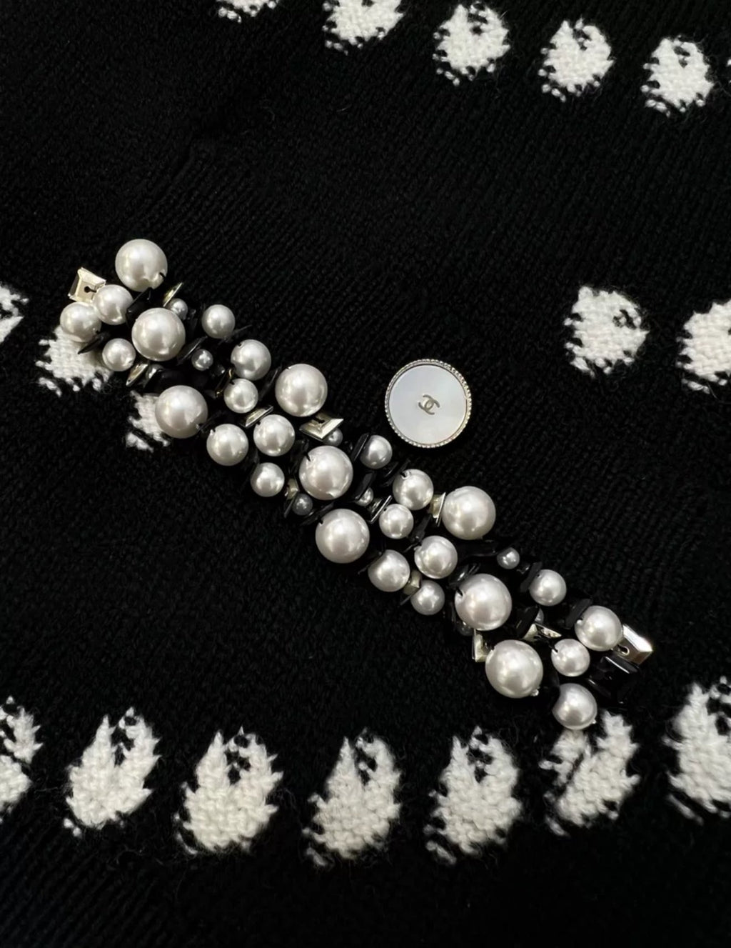 Chanel 25P Black & White Cashmere Embroidered igan