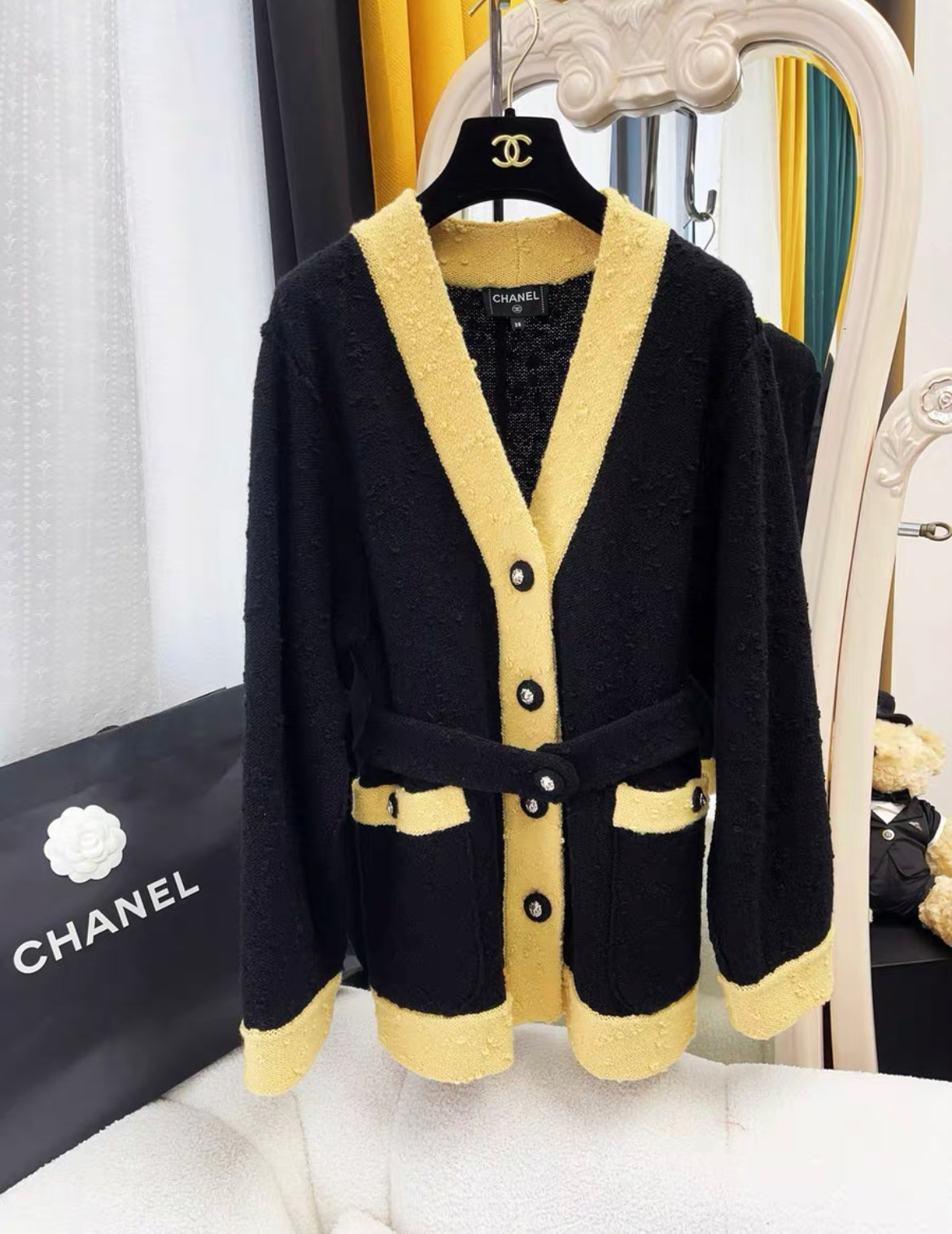 Chanel 24k igan in Wool Black & Light Yellow size 38