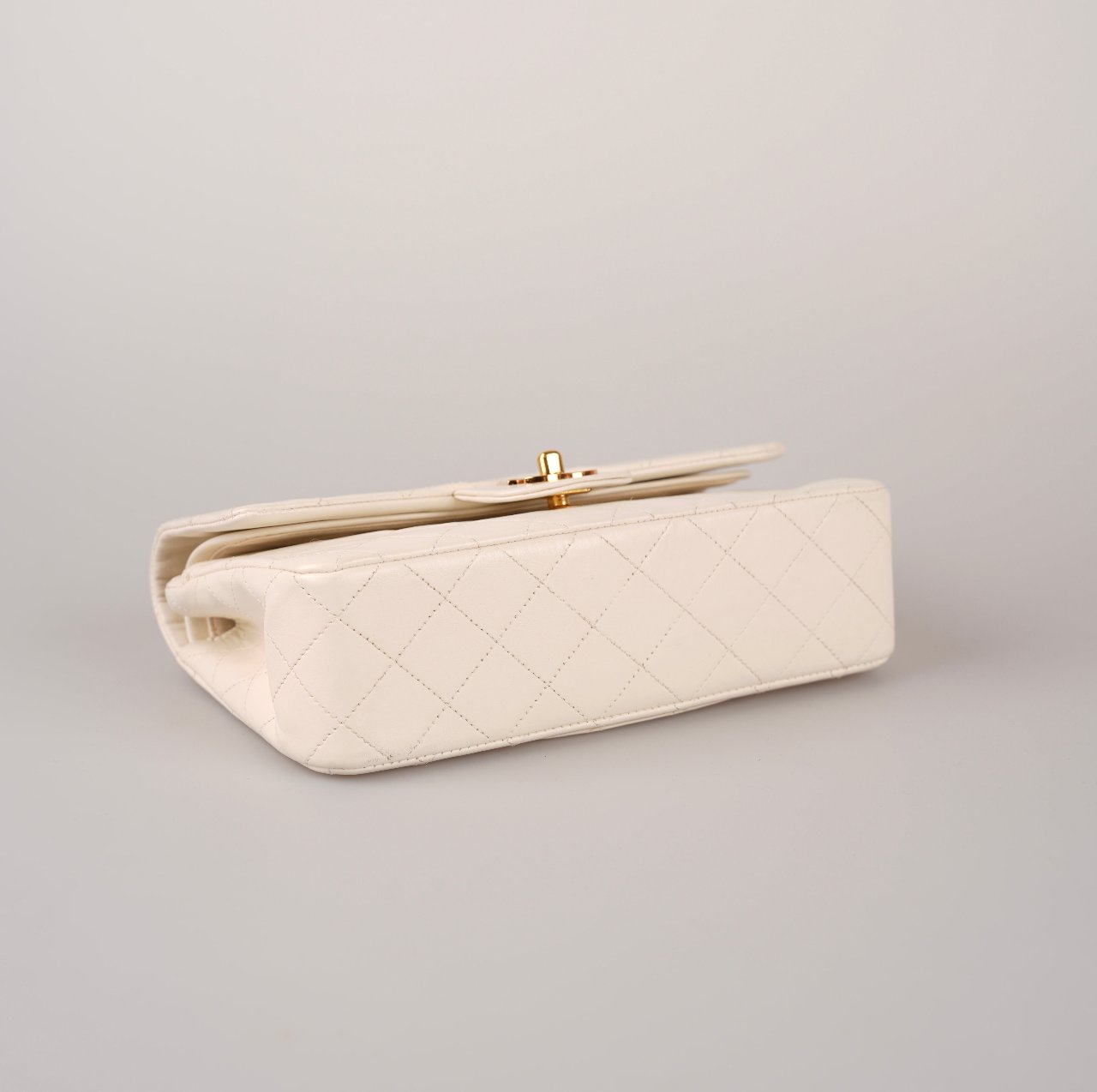 Chanel Medium Vintage White Classic Double Flap Bag in Lambskin with gold hardware