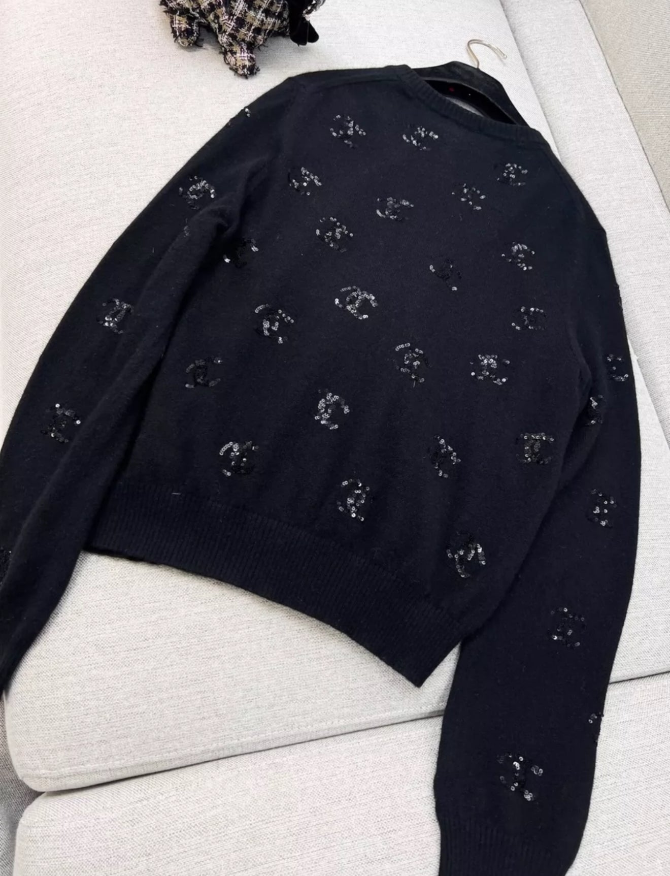 Chanel 24S black igan
