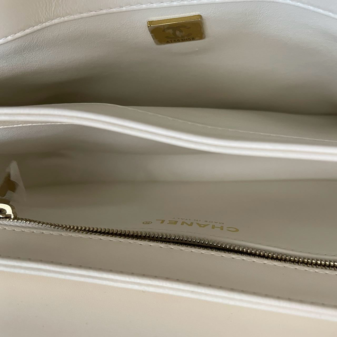 Chanel White Trendy CC Bag In Lambskin Leather With Top Handle In Small Size