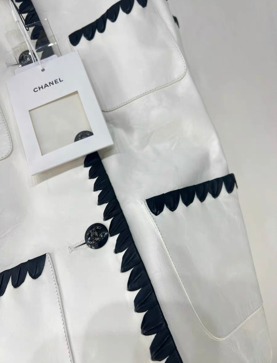 Chanel 21C four-pocket black and white woven leather vest size 34