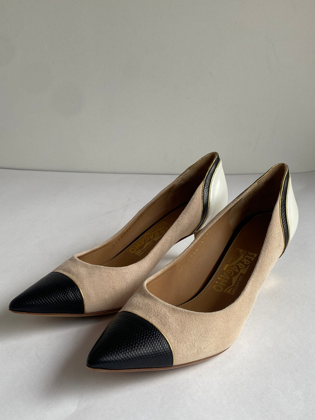 Ferragamo Beige Suede Pump - 9B