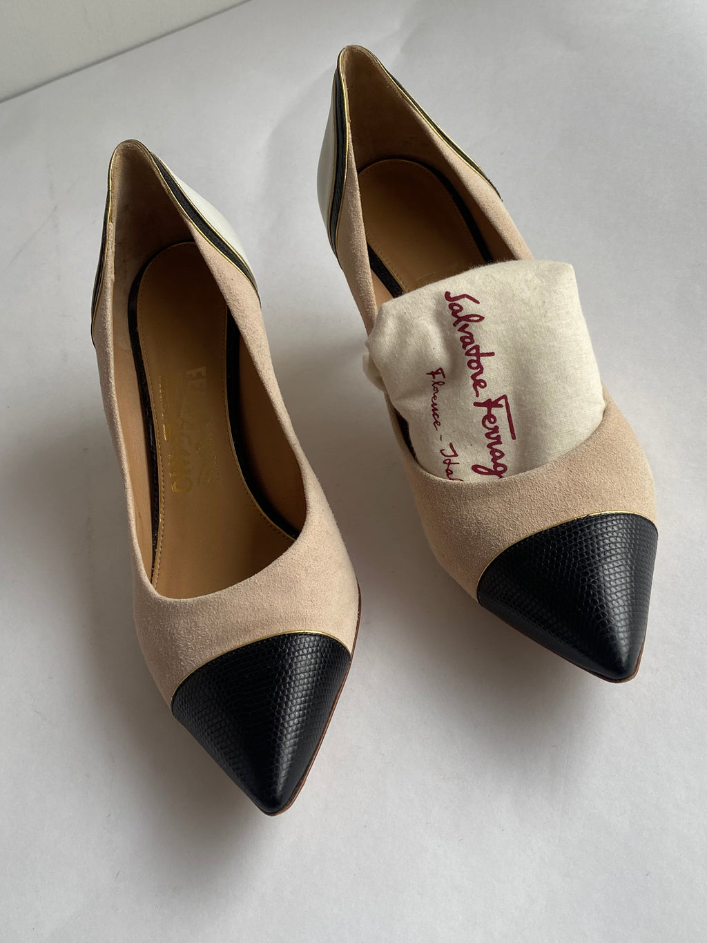 Ferragamo Beige Suede Pump - 9B