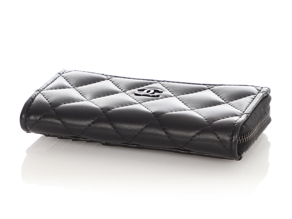 Chanel Black Quilted Lambskin Zip Around  Holder