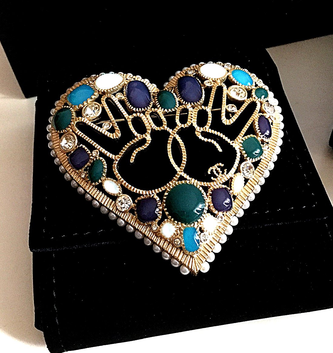 CHANEL CC HEART BROOCH