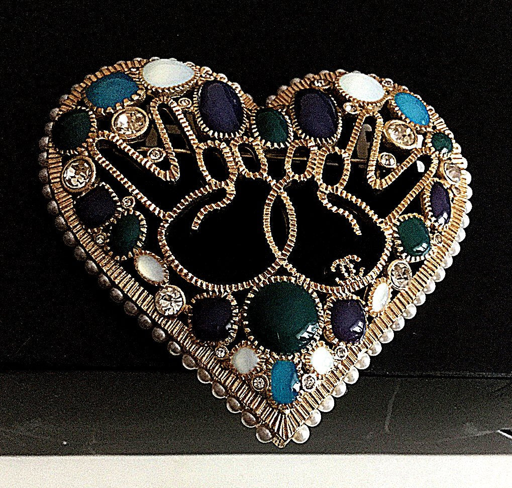 CHANEL CC HEART BROOCH