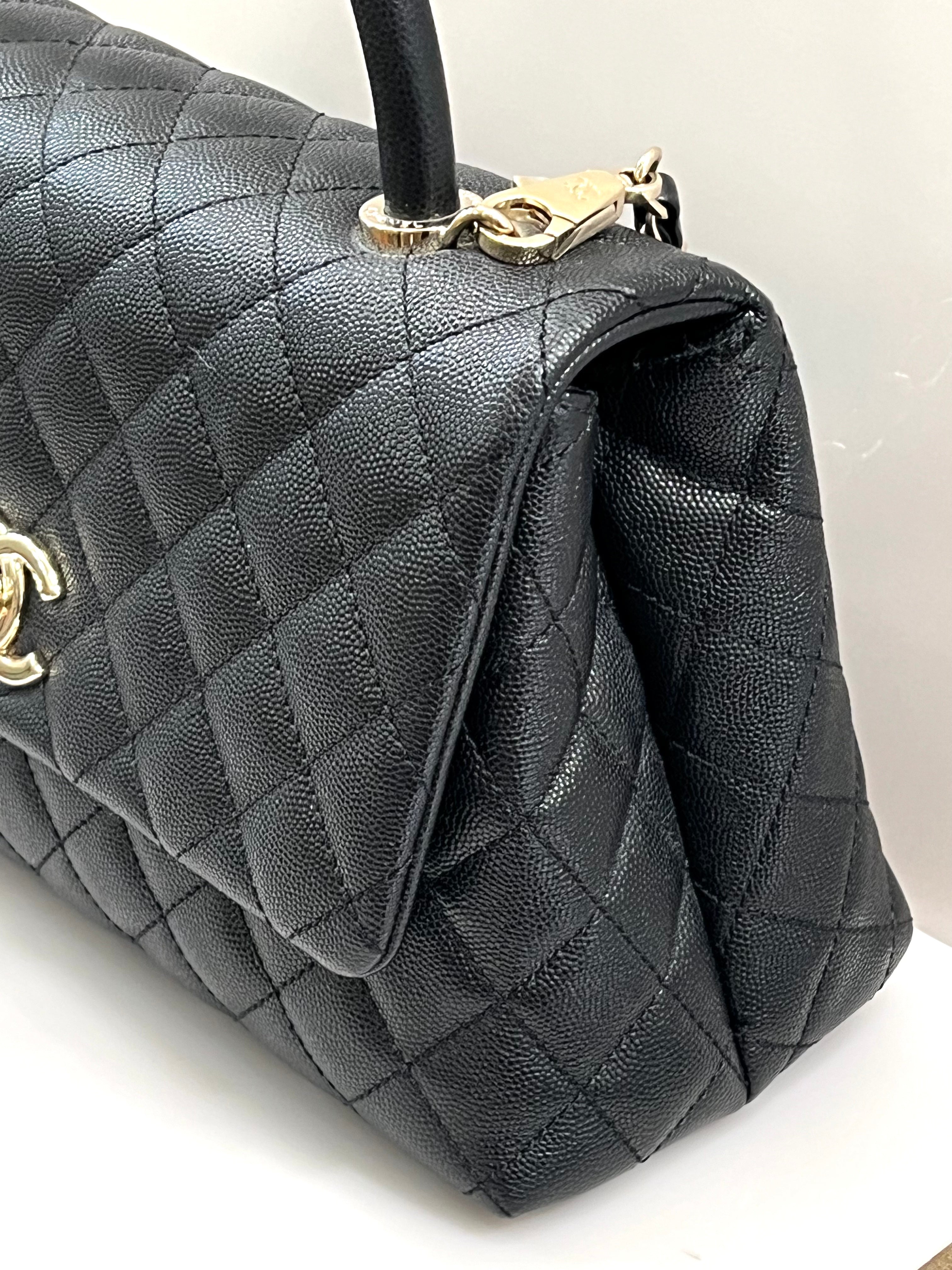 CHANEL CAVIAR QUILTED COCO HANDLE 21P MEDIUM SHOULDER BAG