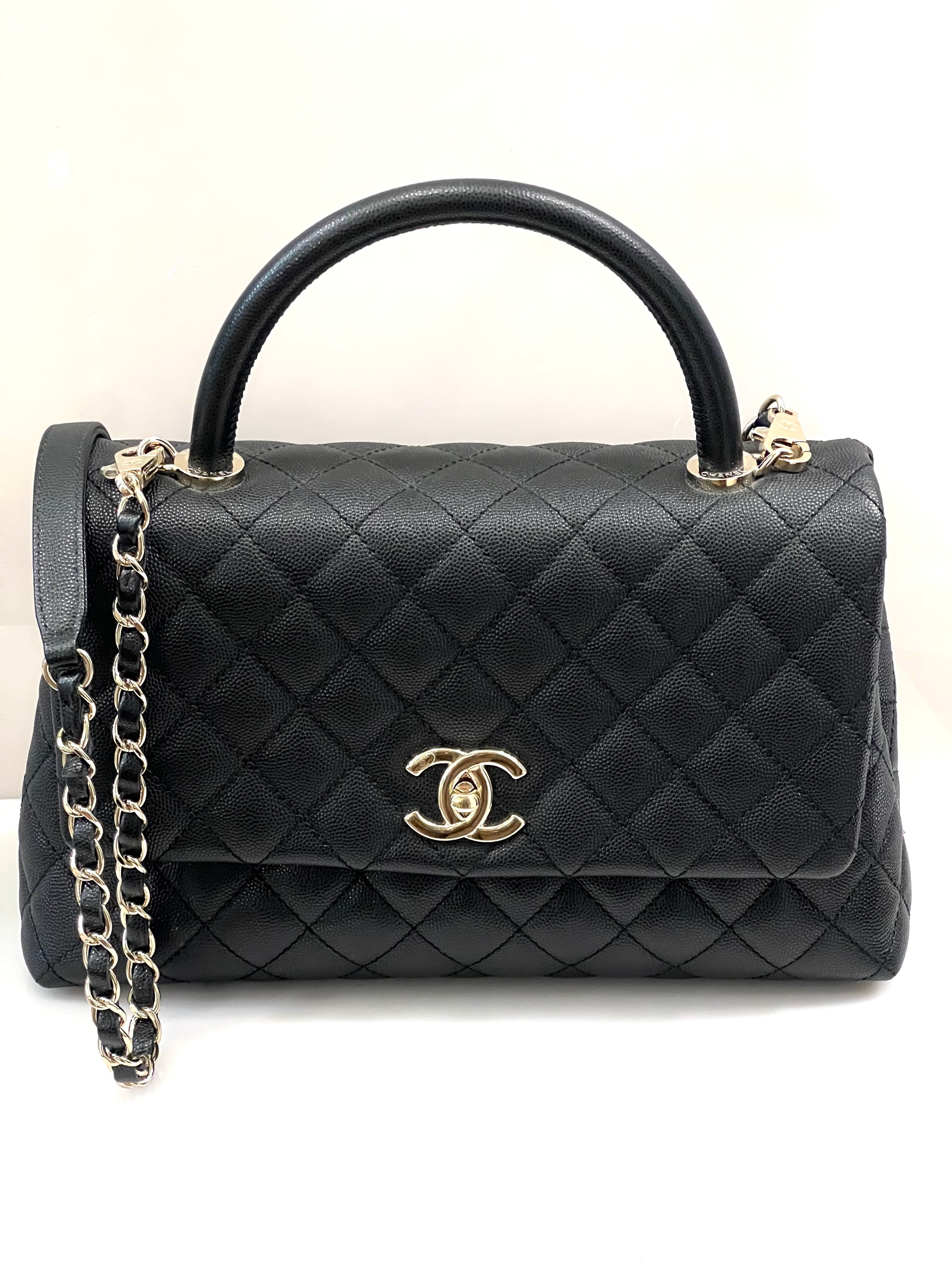 CHANEL CAVIAR QUILTED COCO HANDLE 21P MEDIUM SHOULDER BAG