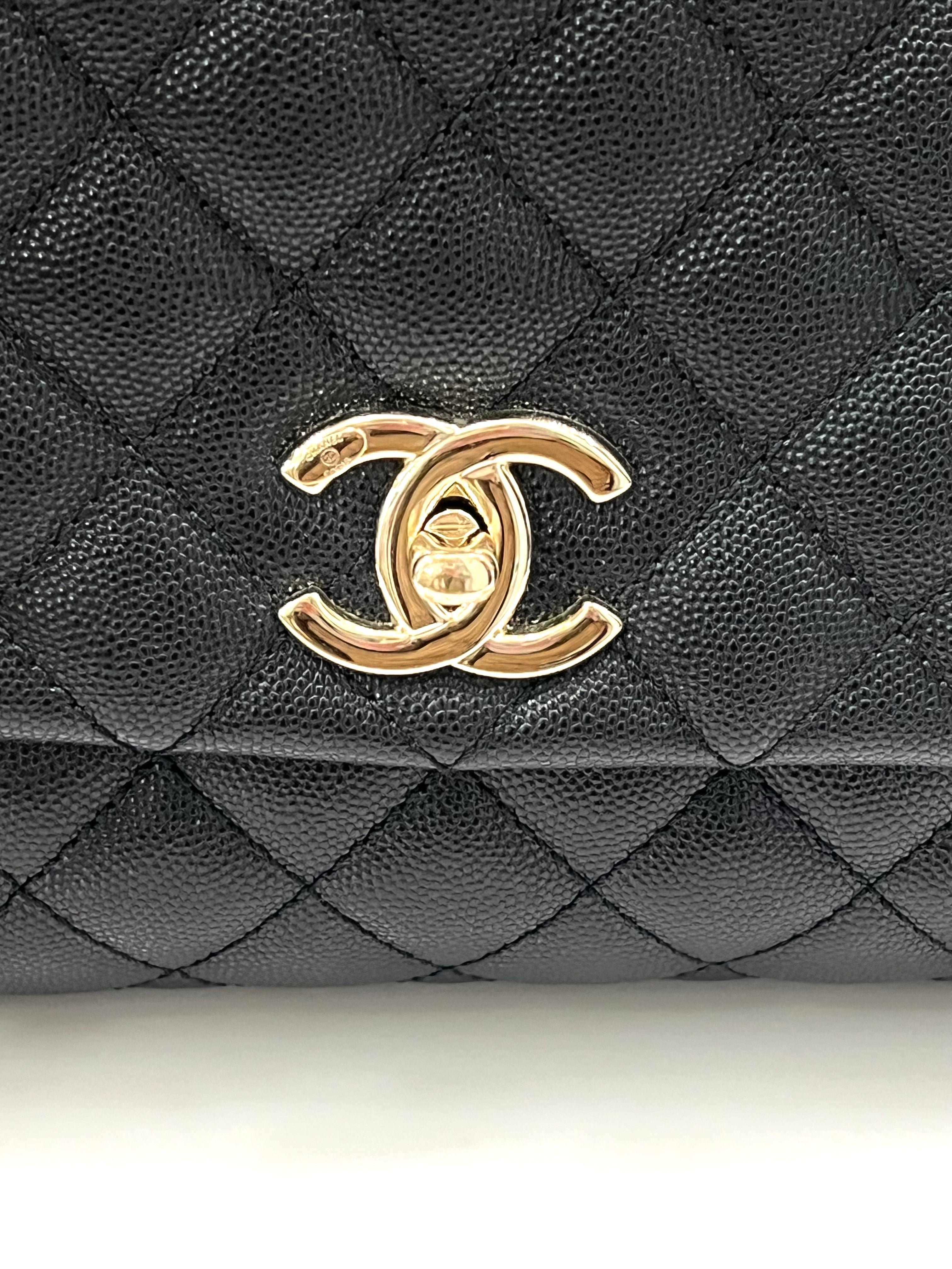 CHANEL CAVIAR QUILTED COCO HANDLE 21P MEDIUM SHOULDER BAG