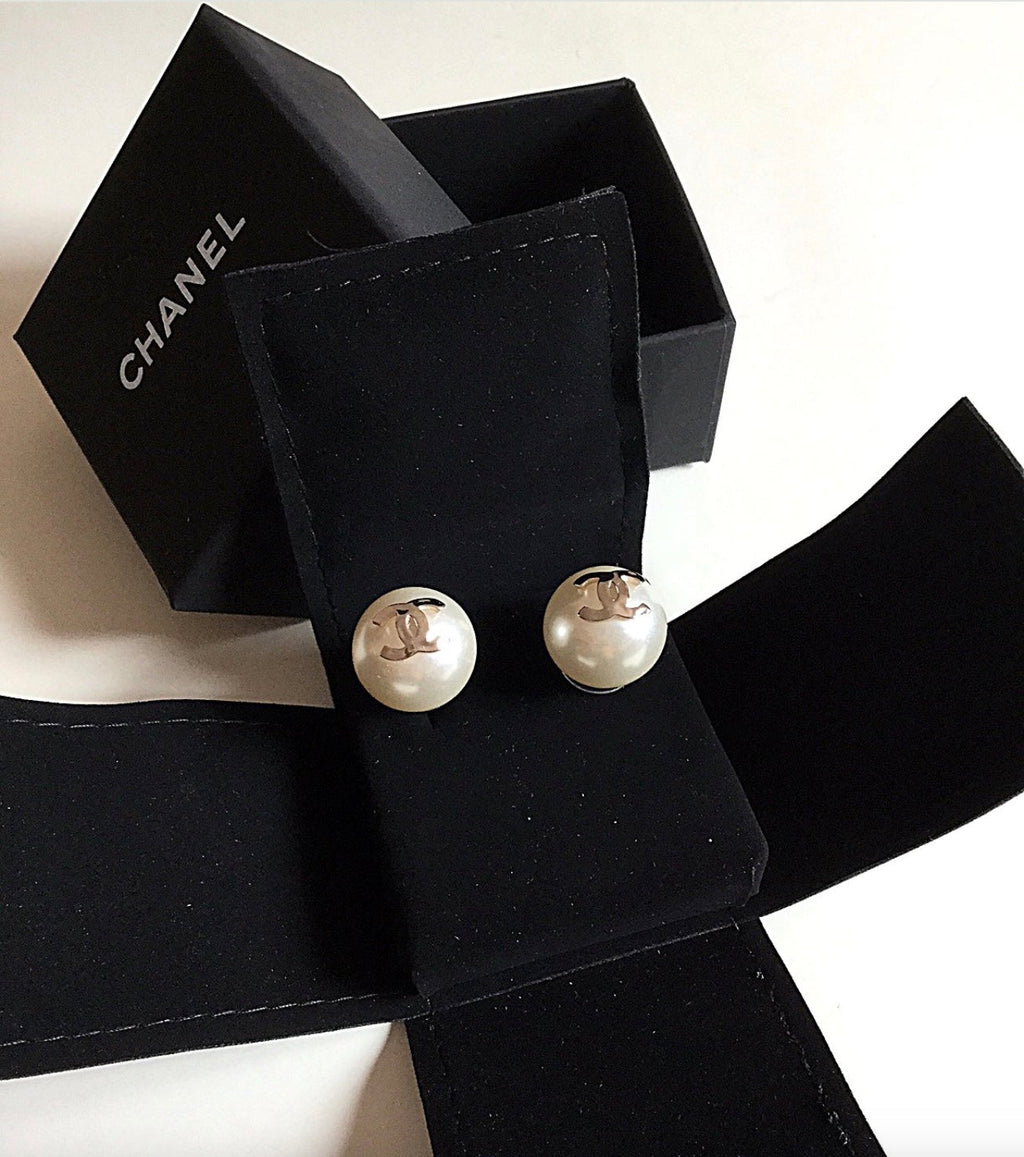 CHANEL CC FAUX PEARL EARRINGS