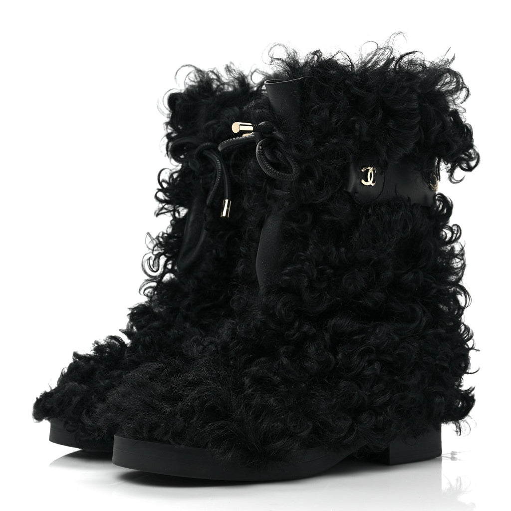 CHANEL INTERLOCKING CC LOGO SHEARLING BOOTS