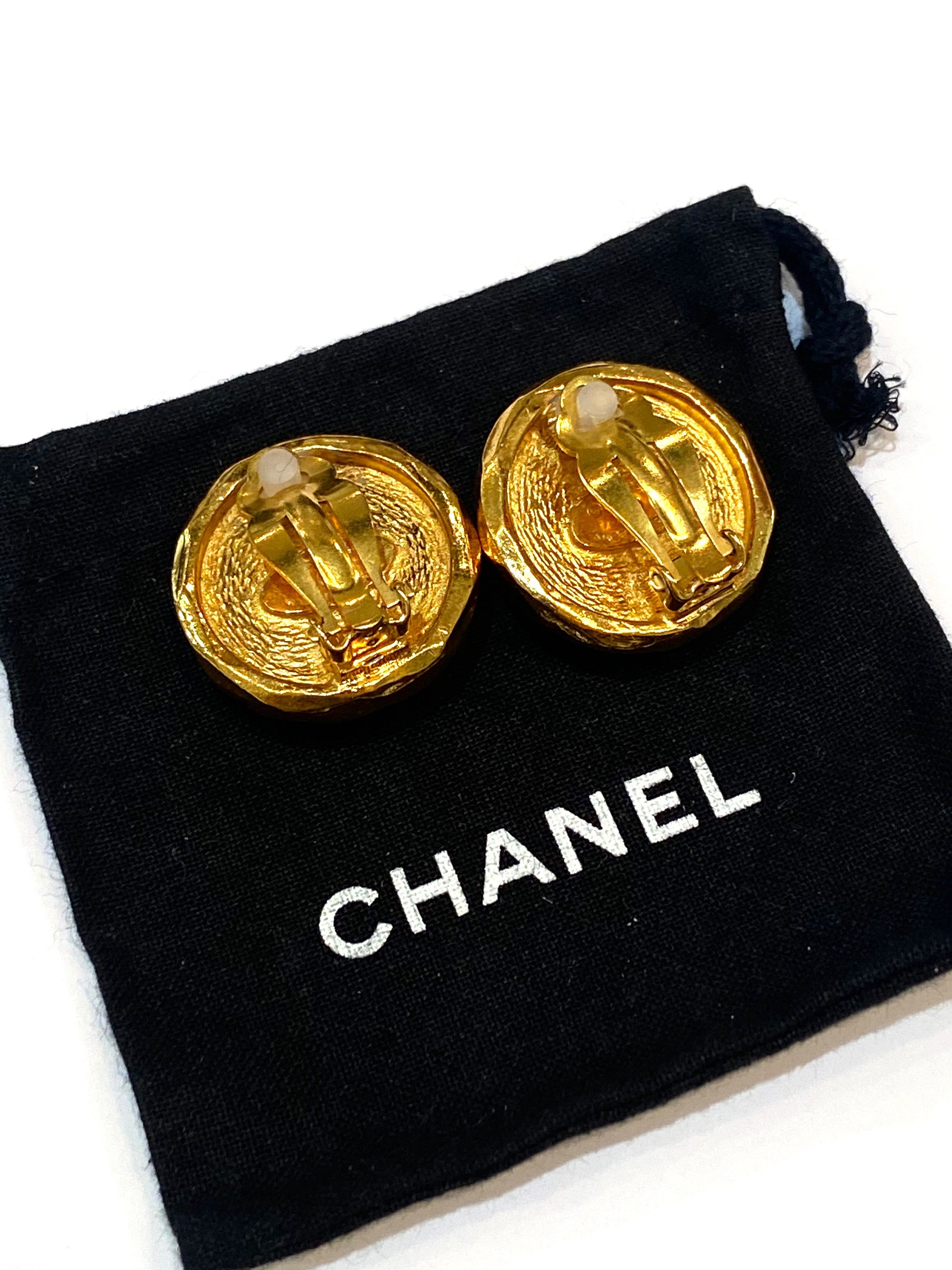 CHANEL CC VINTAGE CLIP-ON PEARL EARRINGS