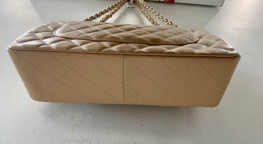 CHANEL CAVIAR QUILTED JUMBO DOUBLE FLAP SHOULDER BAG