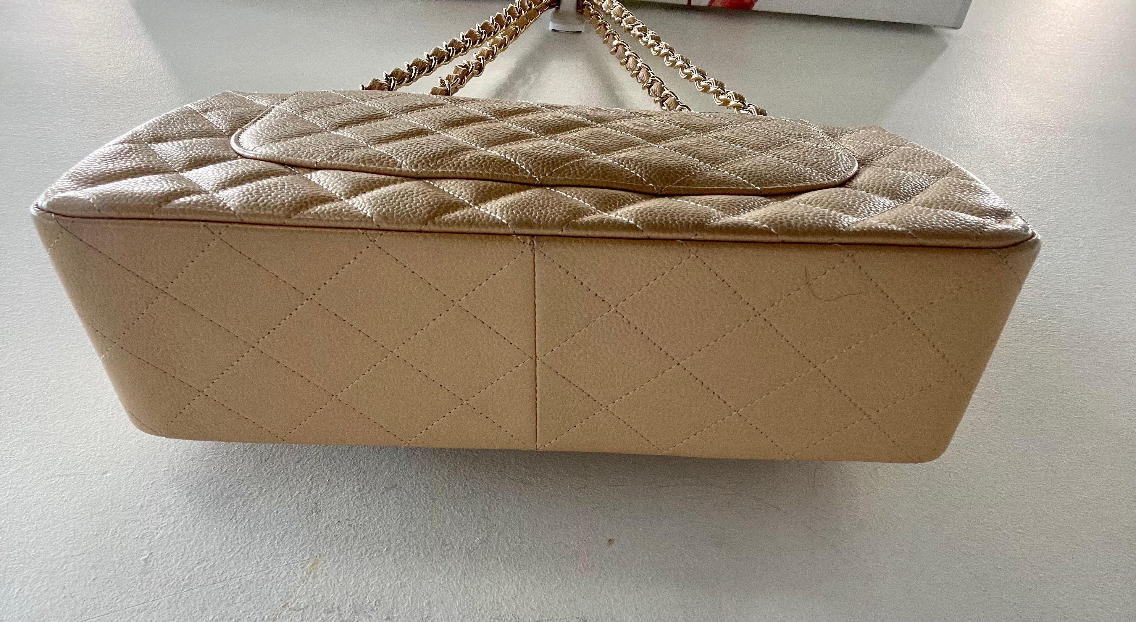 CHANEL CAVIAR QUILTED JUMBO DOUBLE FLAP SHOULDER BAG
