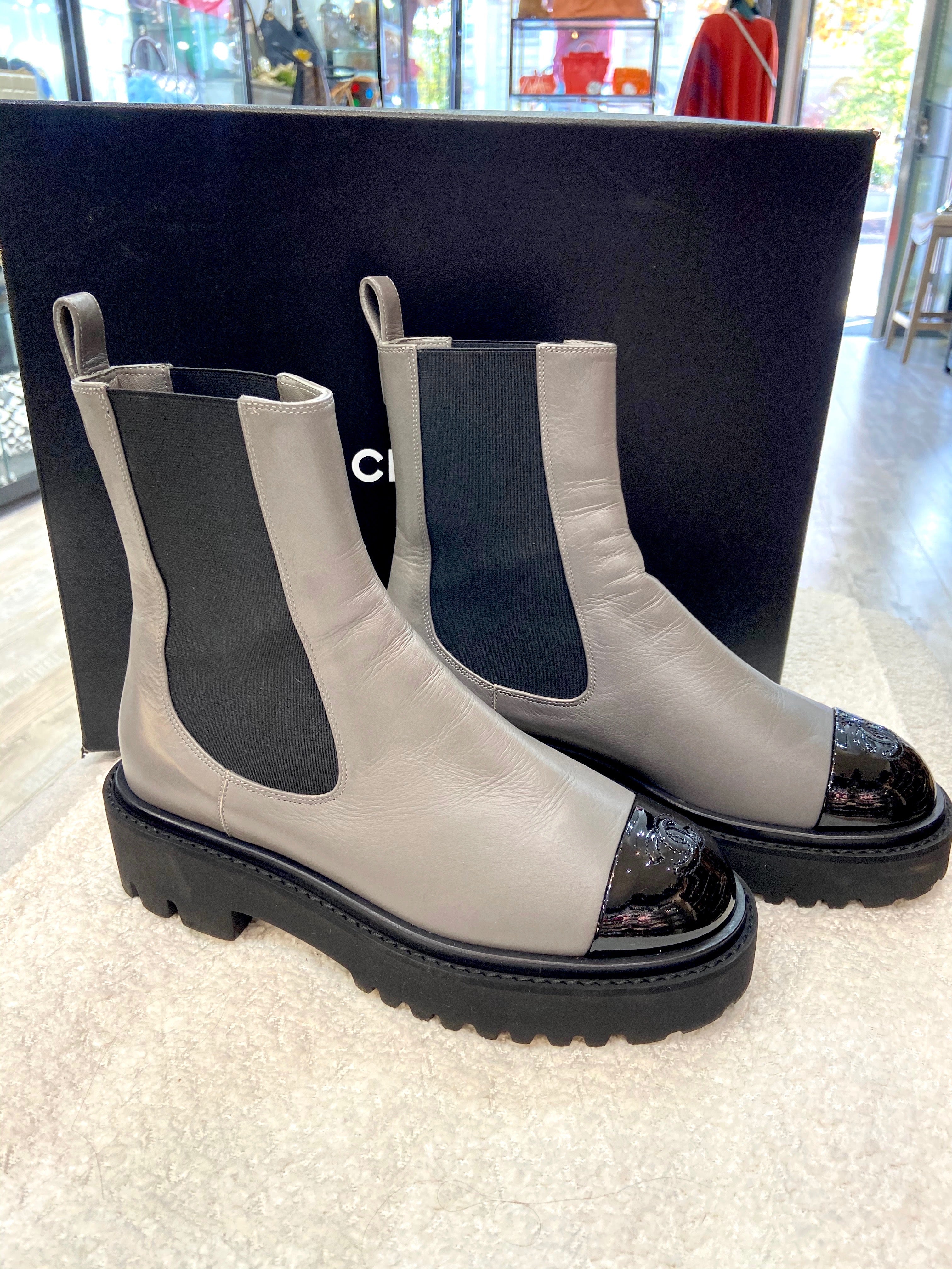 CHANEL CC CRUMPLED CALFSKIN PATENT CAP TOE CHELSEA BOOTS