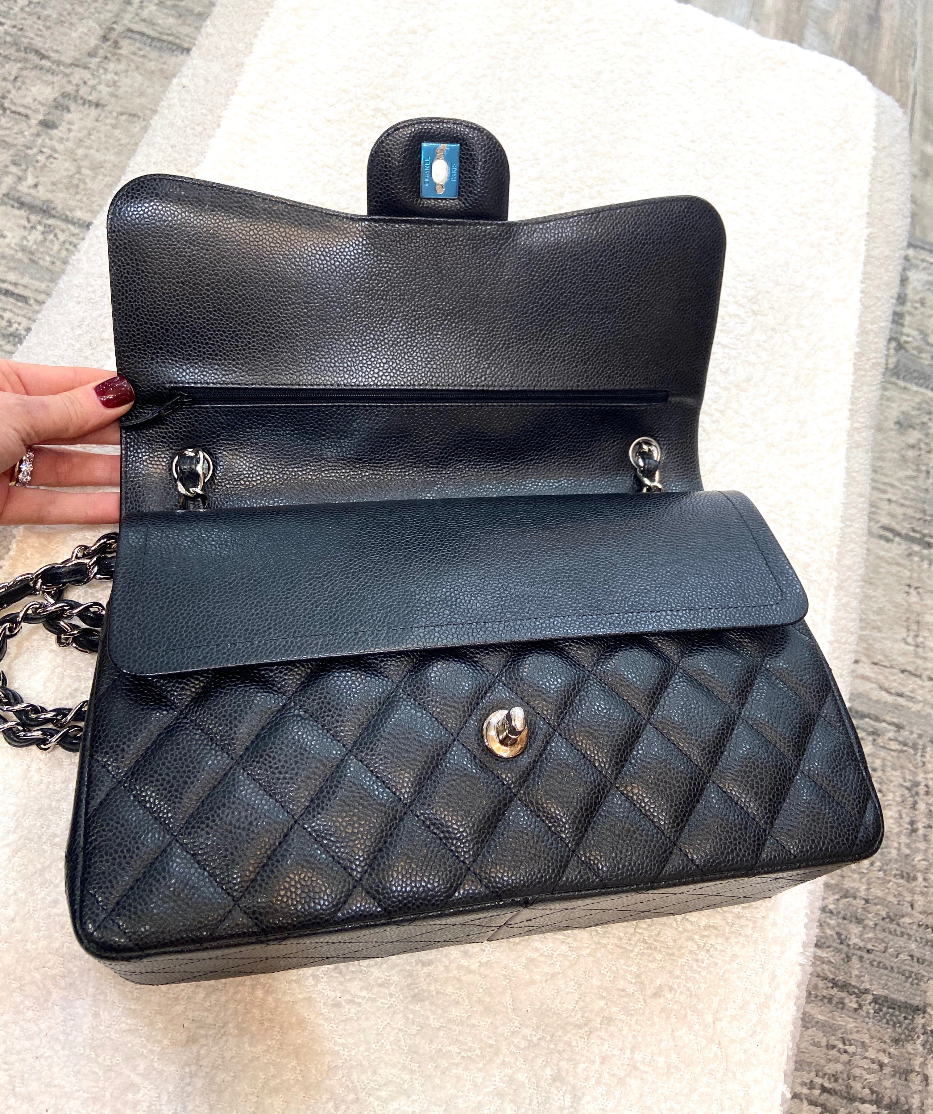 CHANEL CAVIAR QUILTED JUMBO DOUBLE FLAP CLASSIC SHOULDER BAG