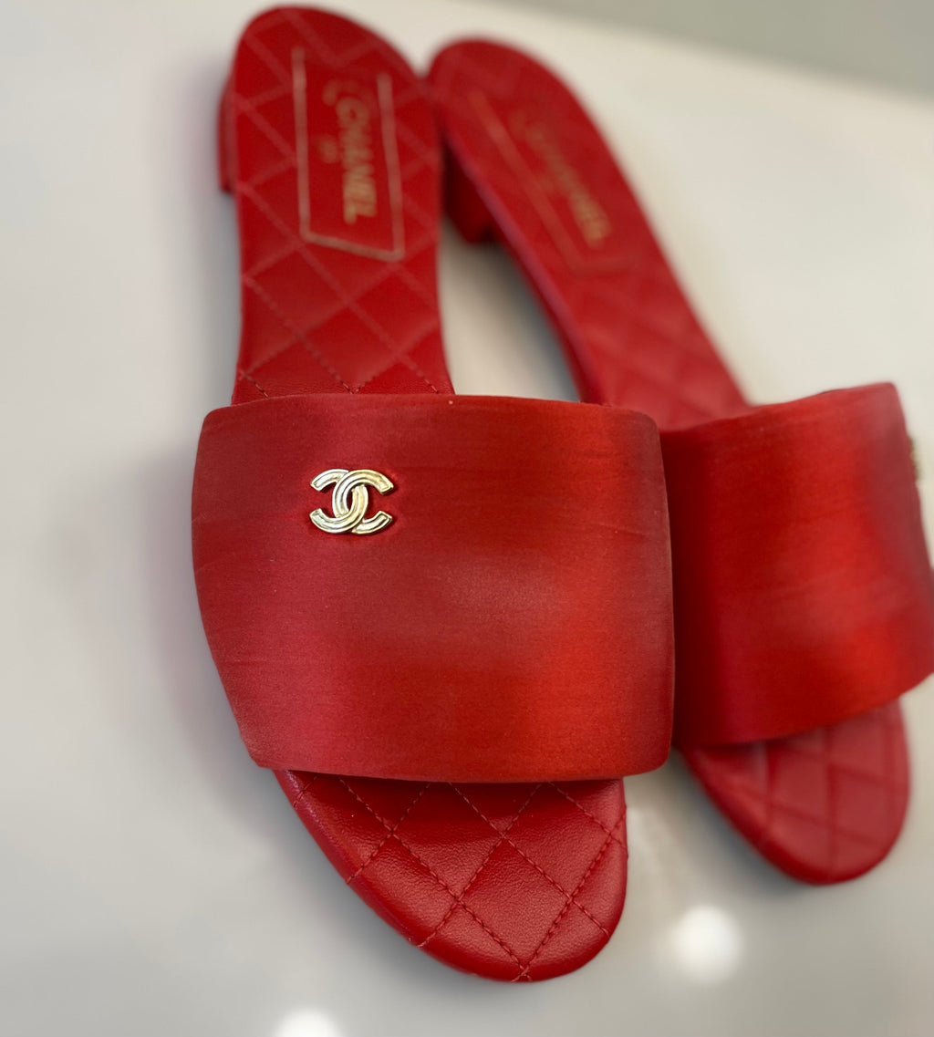 CHANEL CC LOGO SLIDES MULES RED