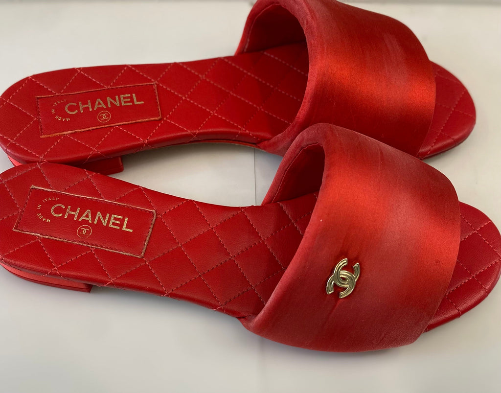 CHANEL CC LOGO SLIDES MULES RED